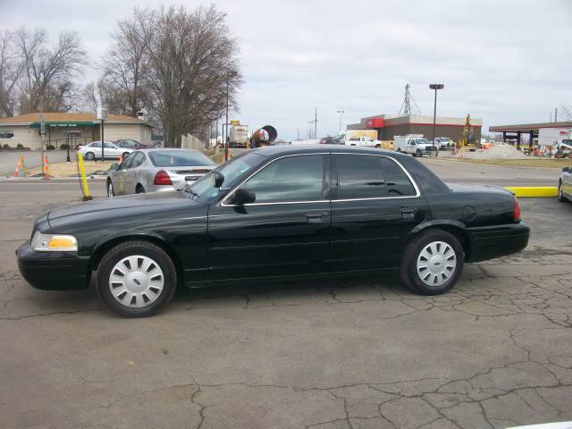 2006 Ford Crown Victoria Base