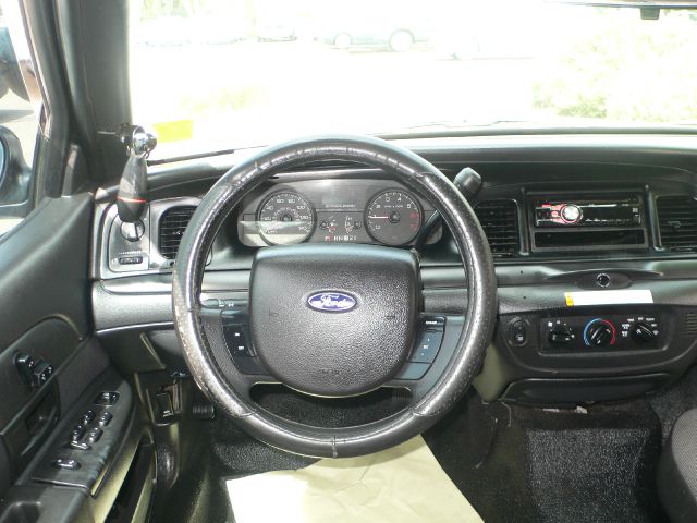 2006 Ford Crown Victoria 4dr 112