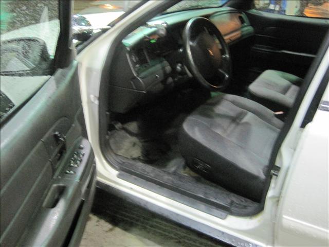 2006 Ford Crown Victoria Grand Caravan SE