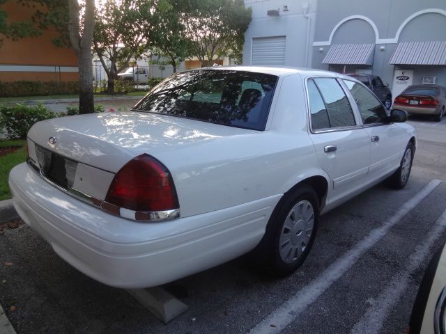 2006 Ford Crown Victoria Luxury