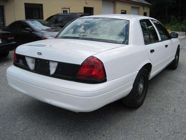 2006 Ford Crown Victoria Base