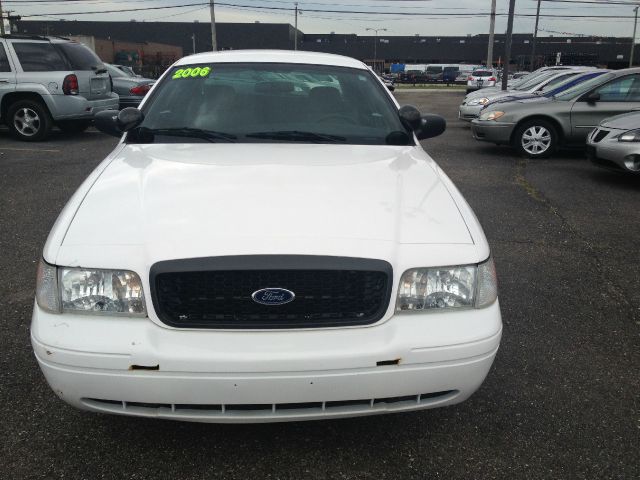 2006 Ford Crown Victoria Luxury