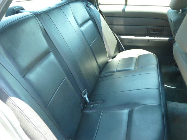 2006 Ford Crown Victoria Luxury