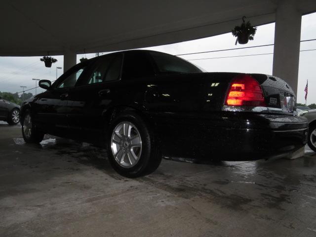 2011 Ford Crown Victoria SE Sedan