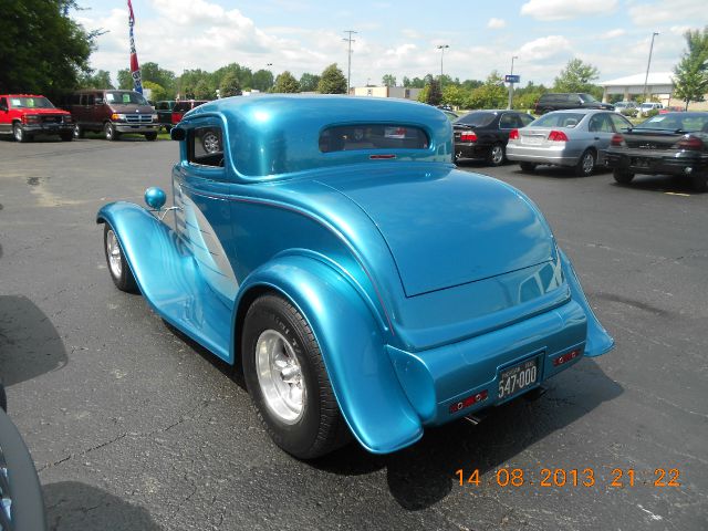 1932 Ford Custom CREW CAB DRW 4X4