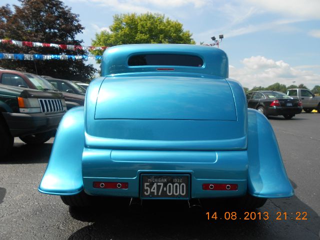 1932 Ford Custom CREW CAB DRW 4X4