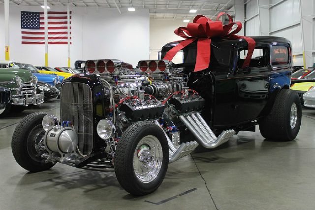 1932 Ford Custom 4dr Sdn V8 CXL