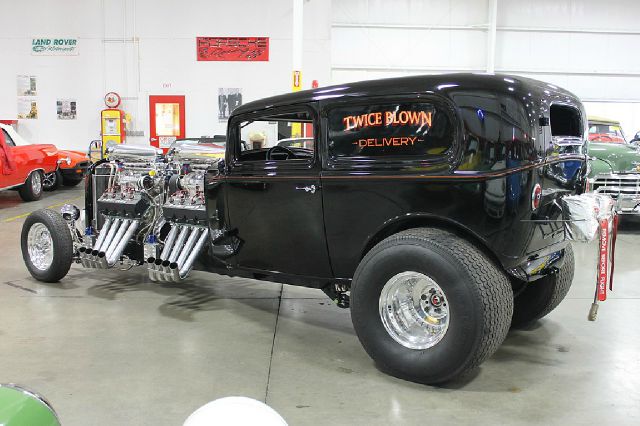 1932 Ford Custom 4dr Sdn V8 CXL