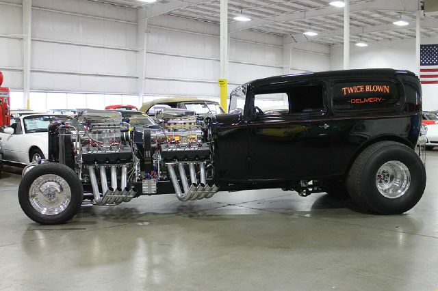 1932 Ford Custom 4dr Sdn V8 CXL