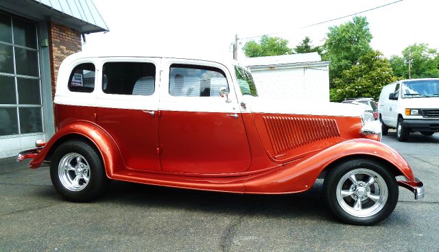 1934 Ford Custom 4WD W/sunroof