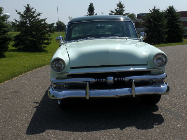 1953 Ford Customline Ext 111 WB AWD