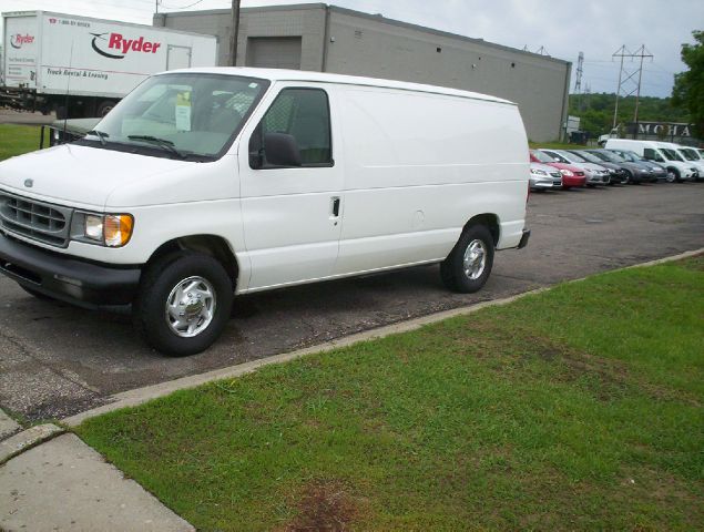2000 Ford E-150 Lariat XL