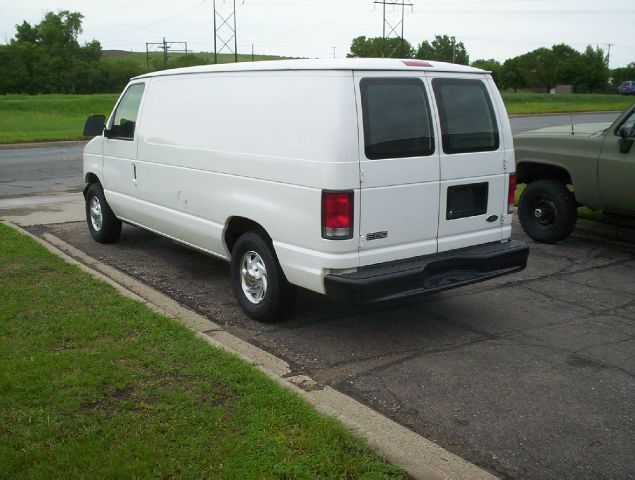 2000 Ford E-150 Lariat XL