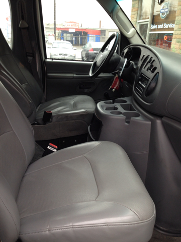 2005 Ford E-250 Unknown