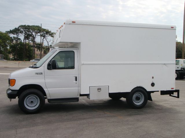 2004 Ford E-350 Unknown