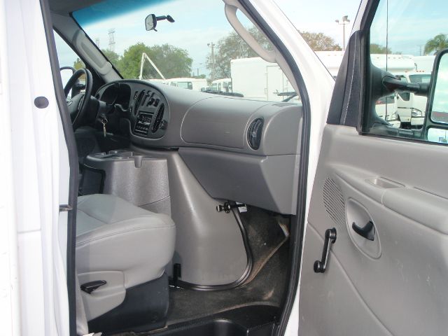 2004 Ford E-350 Unknown