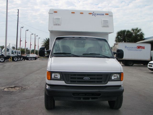 2004 Ford E-350 Unknown