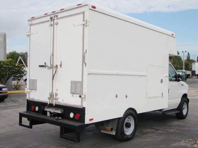 2004 Ford E-350 Unknown