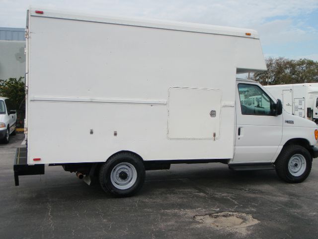 2004 Ford E-350 Unknown