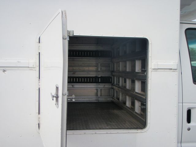 2004 Ford E-350 Unknown