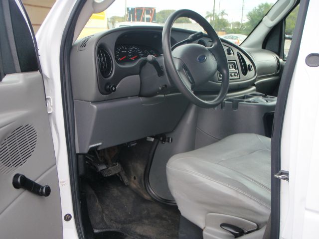 2004 Ford E-350 Unknown