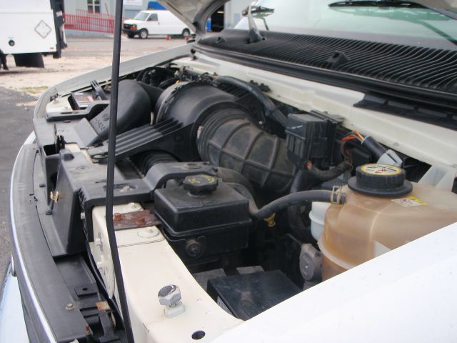 2006 Ford E-350 Unknown