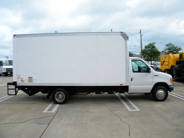 2005 Ford E-450 Sport 4WD