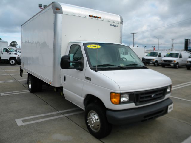 2005 Ford E-450 Sport 4WD