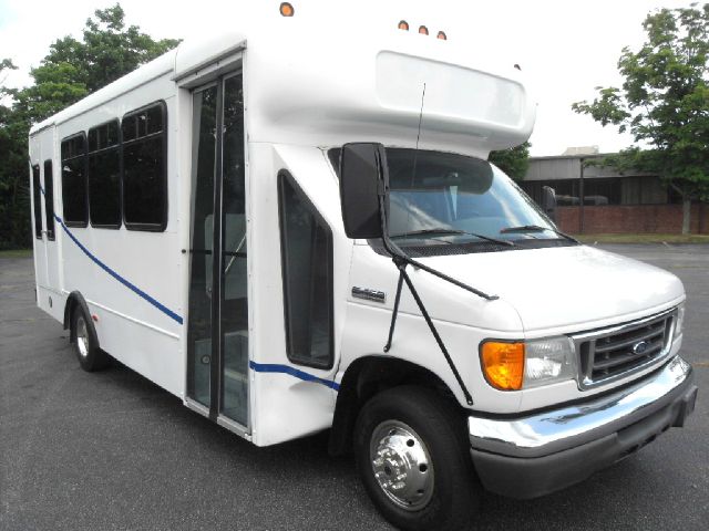2006 Ford E-450 Seville STS