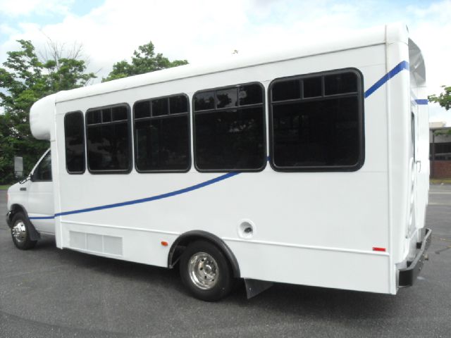 2006 Ford E-450 Seville STS