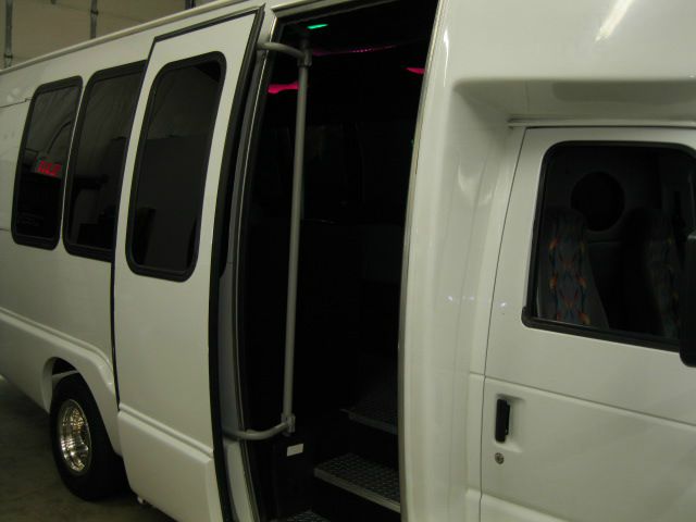 2006 Ford E-450 3.8 Sedan