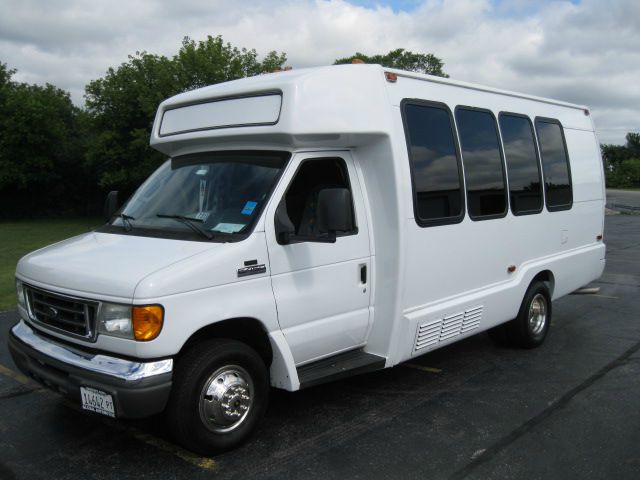2006 Ford E-450 3.8 Sedan