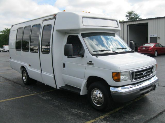 2006 Ford E-450 3.8 Sedan