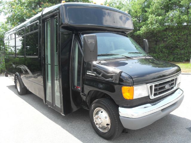 2008 Ford E-450 EXT CAB 157.5 WB LT