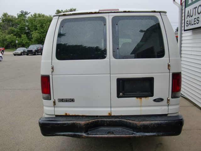 2005 Ford E-Series Cargo Lariat XL