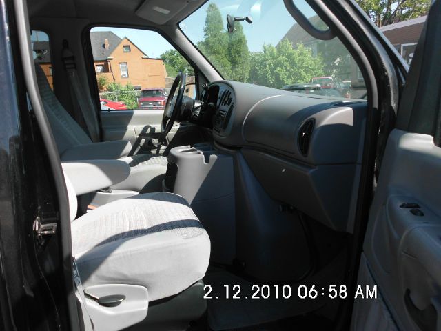2002 Ford E-Series Wagon Super CAB 5.4L V8
