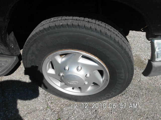 2002 Ford E-Series Wagon Super CAB 5.4L V8