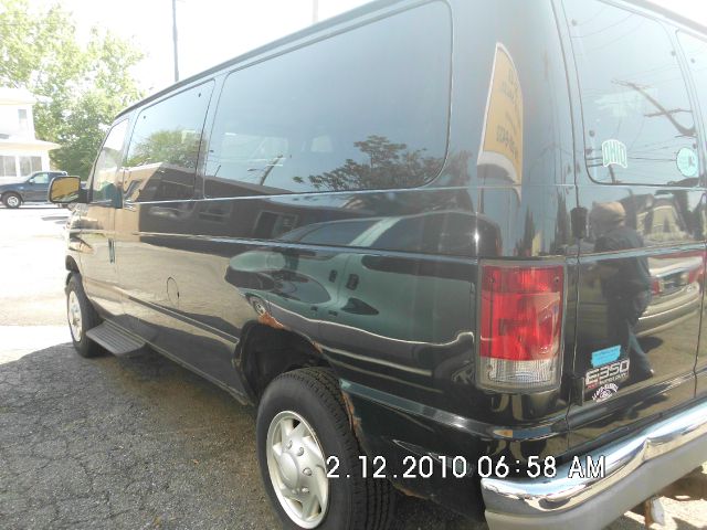 2002 Ford E-Series Wagon Super CAB 5.4L V8