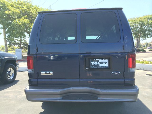 2006 Ford E-Series Wagon SXL