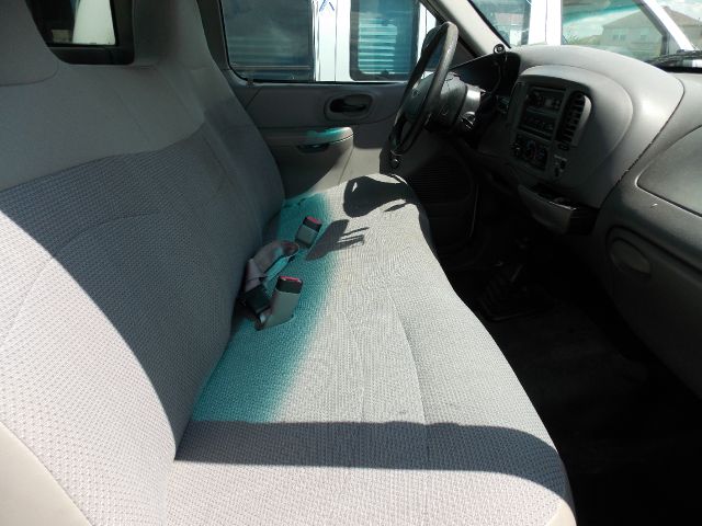 1999 Ford E150 SLT 25