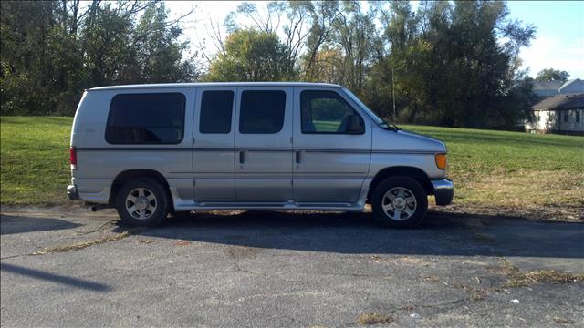 2004 Ford E150 iC