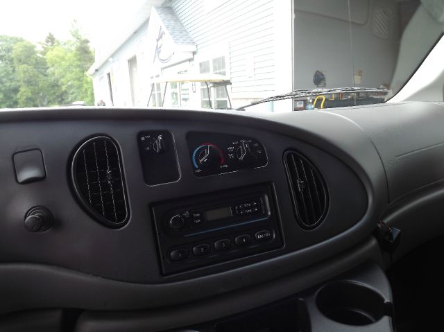 2006 Ford E150 FWD CXS