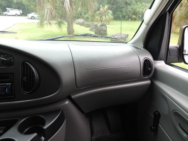 2006 Ford E250 2.5 S Model