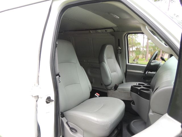 2006 Ford E250 2.5 S Model