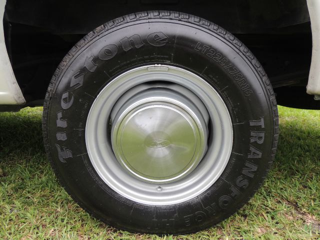 2006 Ford E250 2.5 S Model