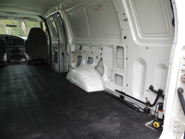 2006 Ford E250 2.5 S Model