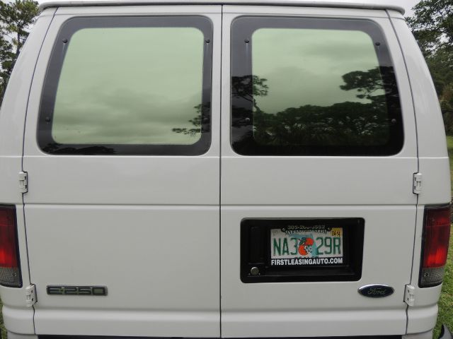 2006 Ford E250 2.5 S Model