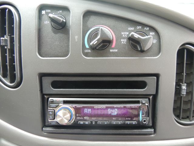 2006 Ford E250 2.5 S Model