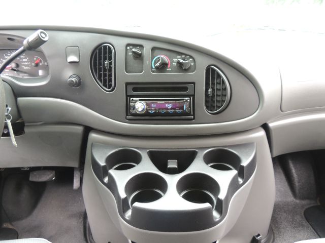 2006 Ford E250 2.5 S Model