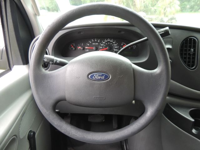 2006 Ford E250 2.5 S Model